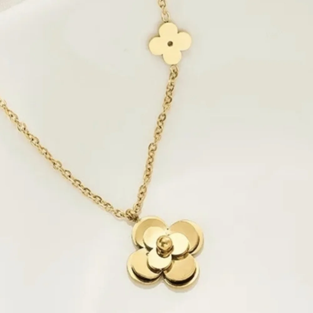 18K Gold Stainless steel Necklace Camelia Flower - Picture 2 of 7